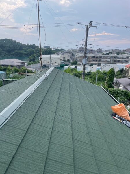 横浜市戸塚区にて屋根修理〈築40年エコグラーニへのカバー工法〉 施工後